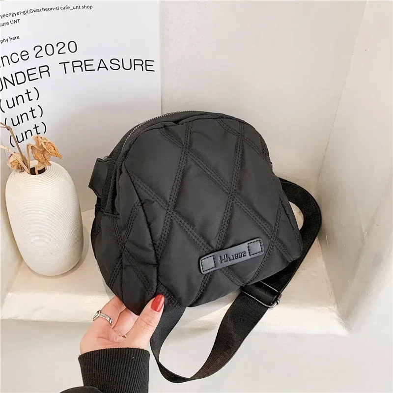 2024 Women Nylon Quilted Roomy Black Handbag Lady Cute Winter Trends Smart Phone Essential Portable Zippy Everyday Crossbody Bag