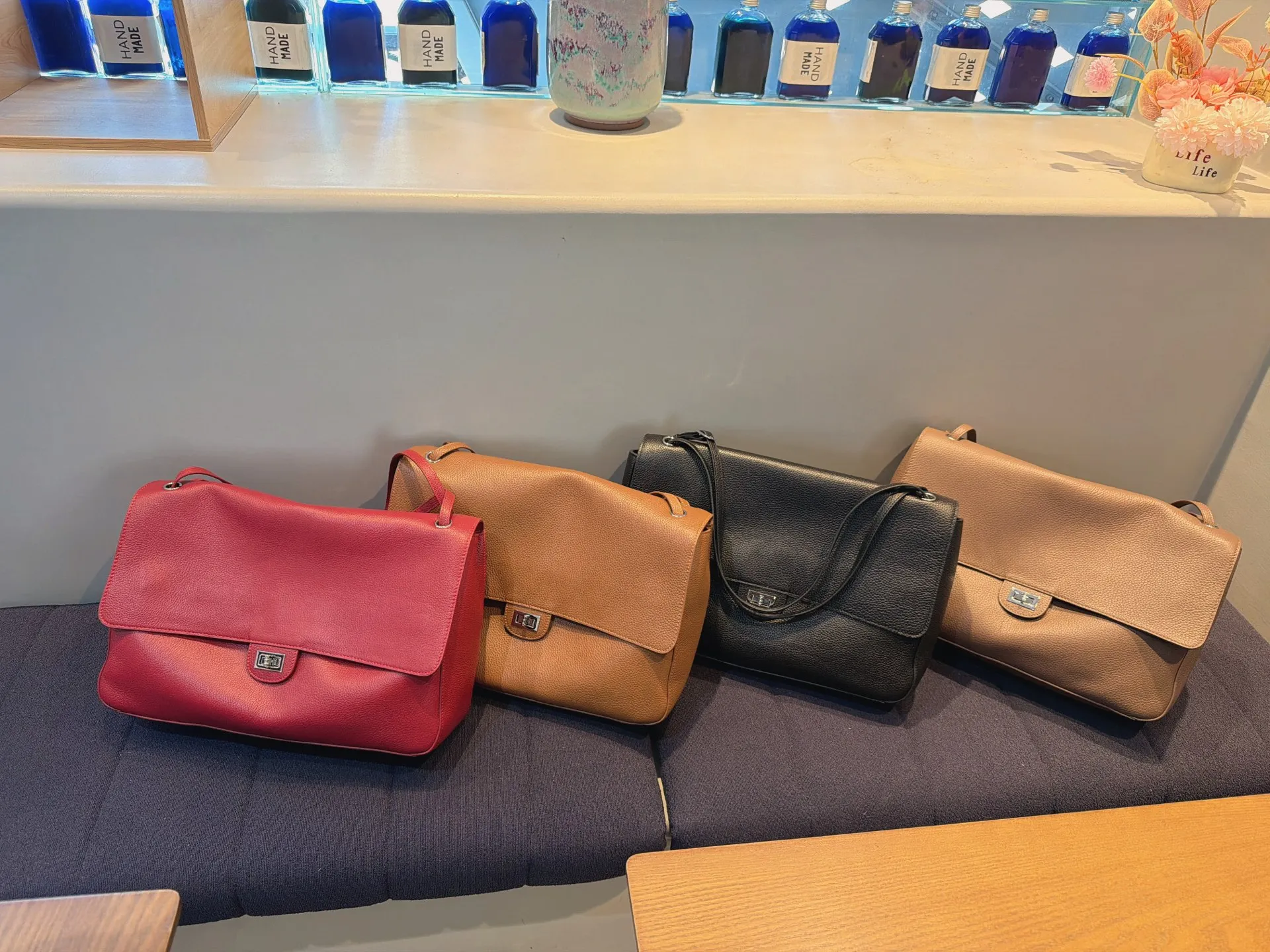 Women's Simple Design Leather Handbag High-End Texture Large Capacity Soft Wear-Resistant Trendy Travel Bag