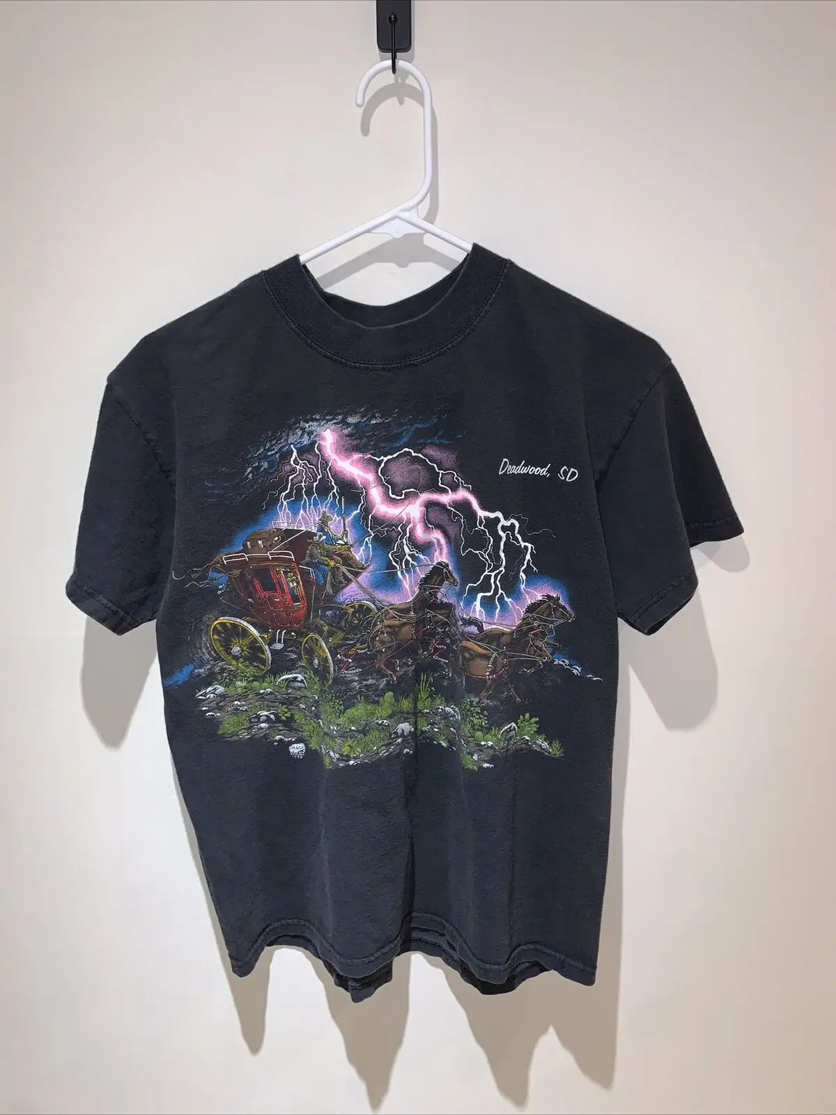 Винтажная модель 1996 Deadwood, Южная Дакота, футболка с изображением молнии, горящие лошади Sz Medium