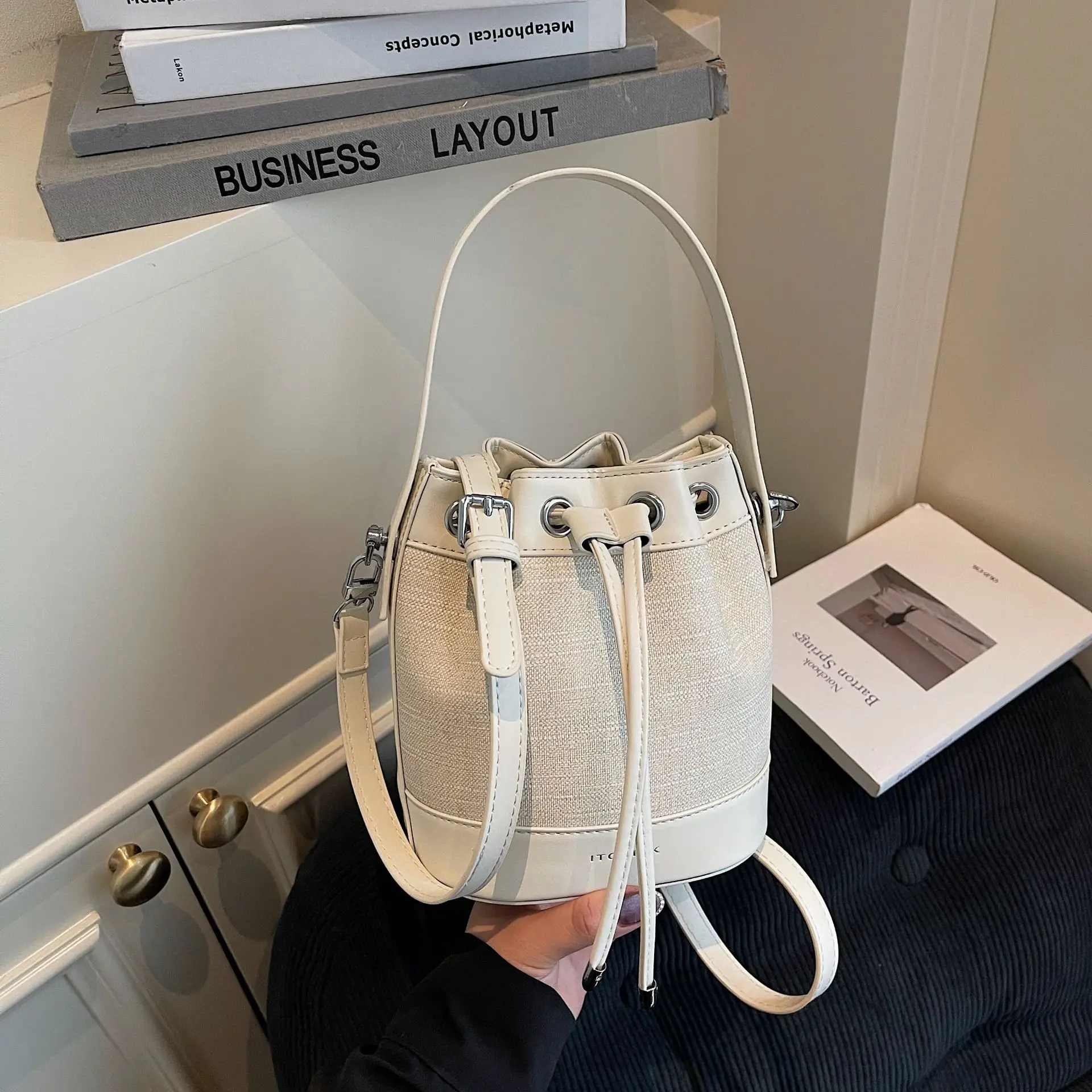 

2025 Niche Bucket Bag, Luxe Shoulder Purse for Women, Chic Top Handle Crossbody, Minimalist Day to Night Tote Textured Sling Bag