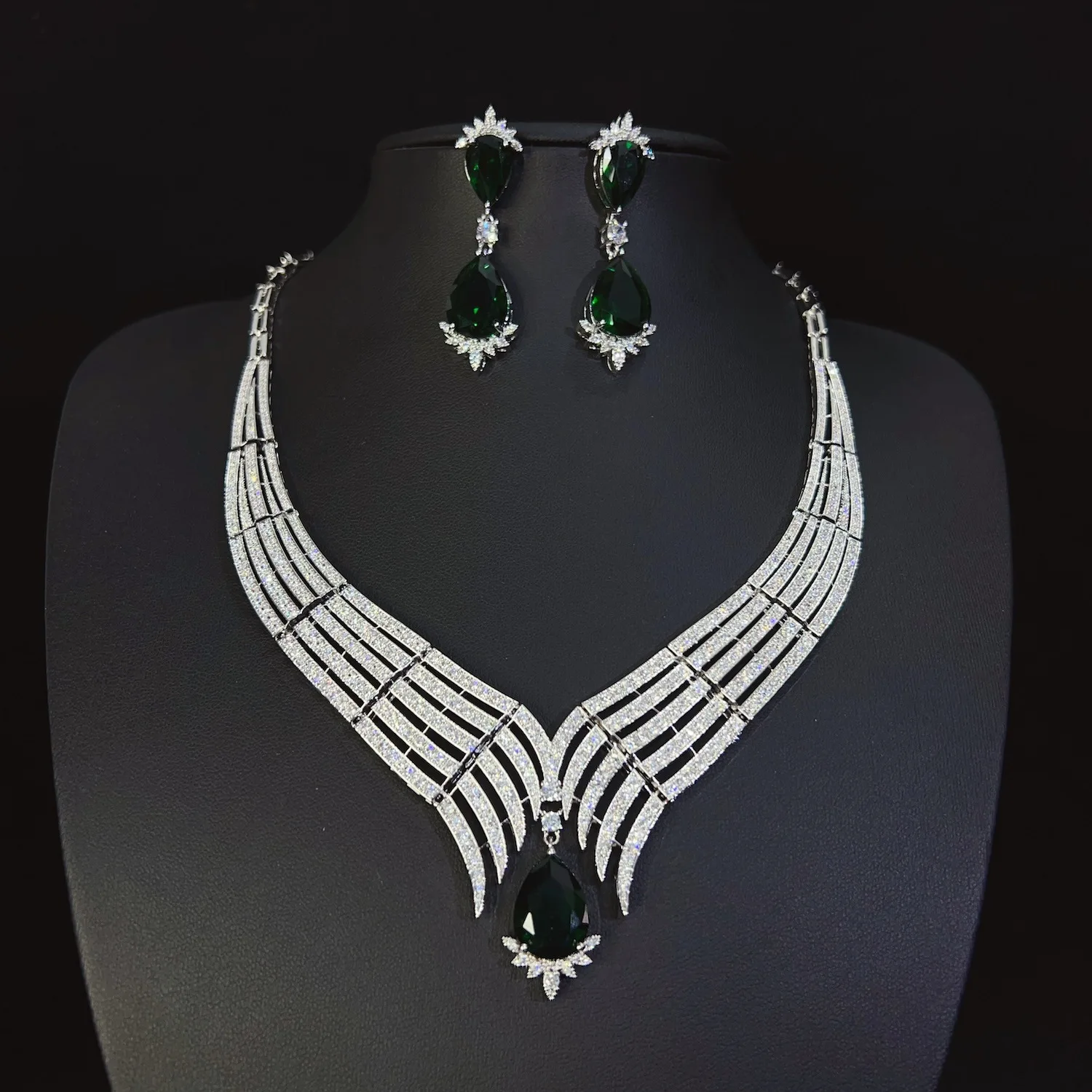Unique Luxury Style High Quality Necklace and Earrings Jewelry Set Women's Daily Travel Activities Wedding Bridal Gifts M-1092