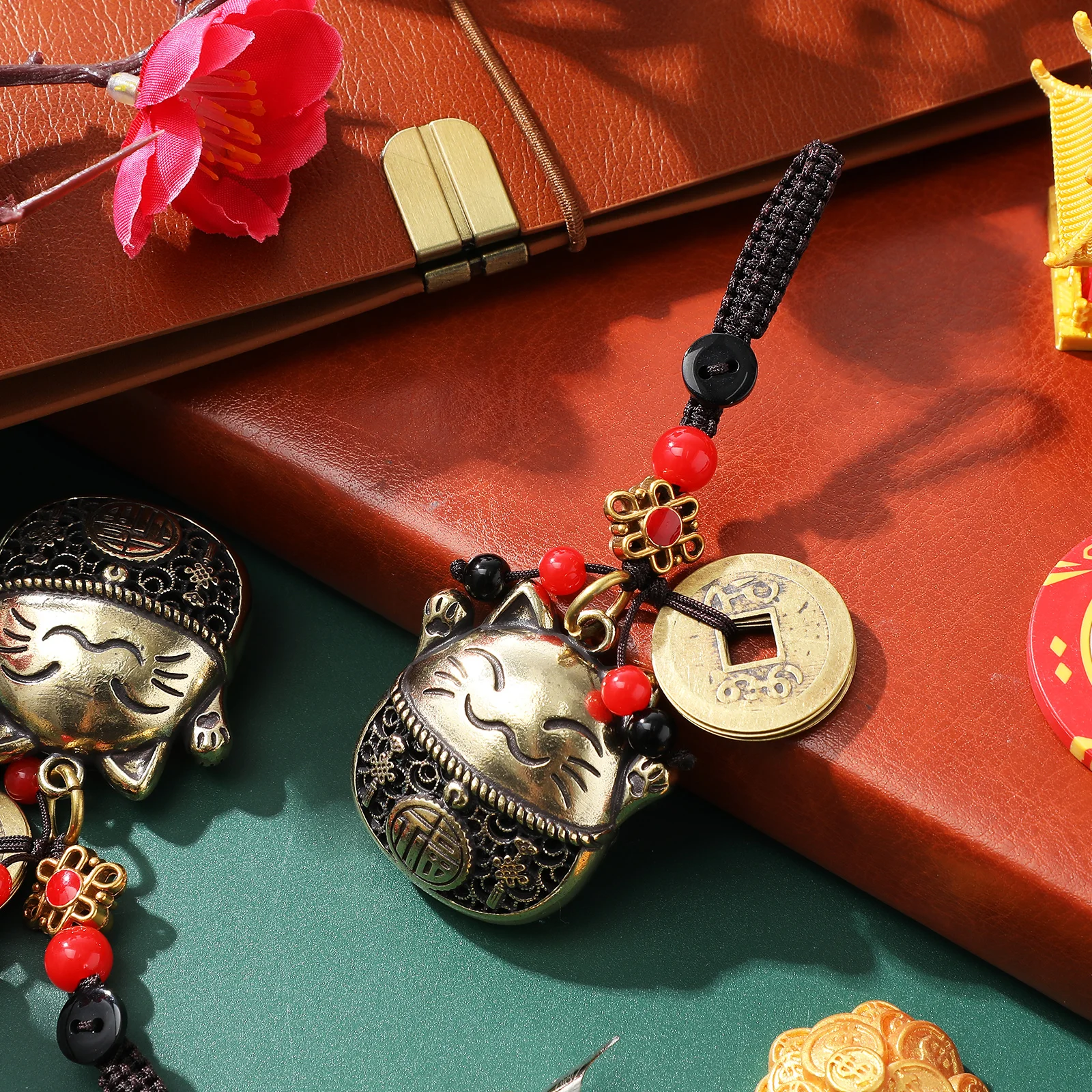 

2 pcs Keychain Pendant Retro Brass Cat Ornaments Bag Decor Car Mirror Accessories Travel Gifts Prosperity Wishes Fortune Charms