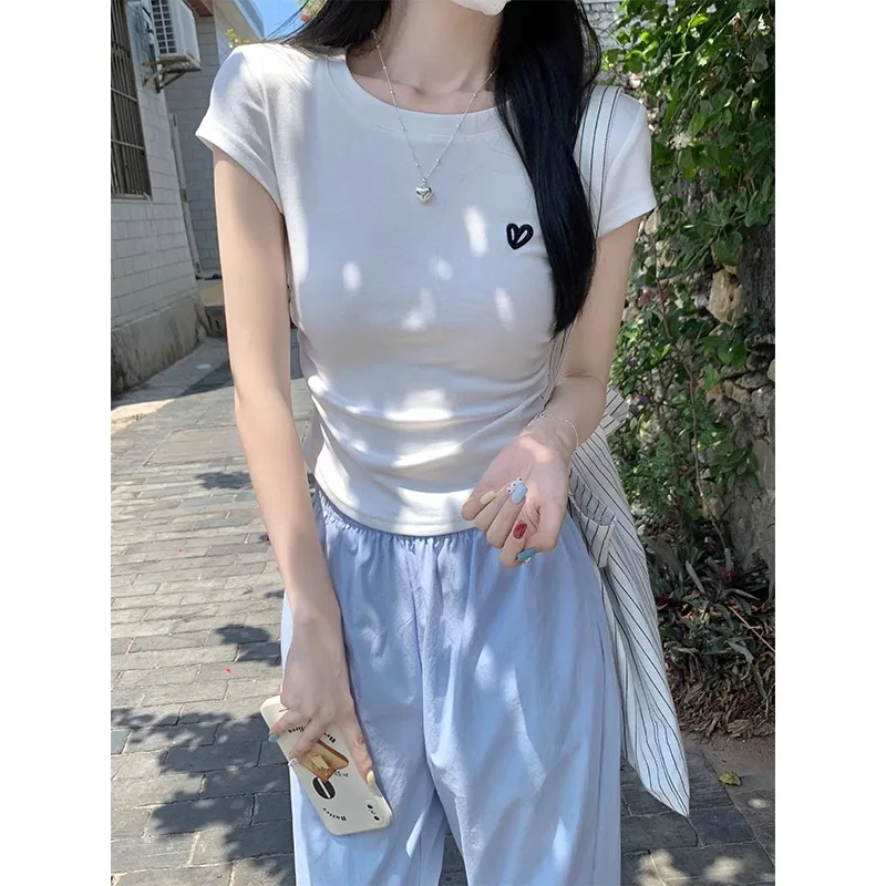 T-Shirt d'été à manches courtes, couleur unie, col rond, Anti-âge, épaules, taille plissée, broderie, coupe cintrée