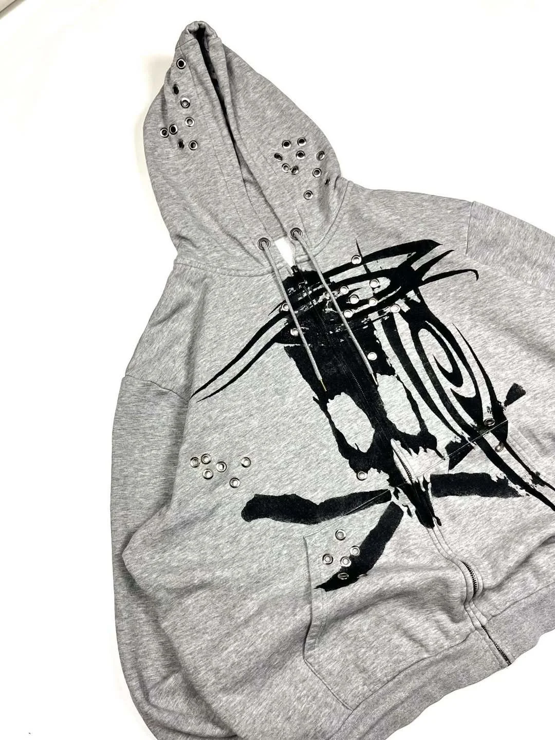 Unisex Oversized Grey Zip up Hoodie with Gothic Abstract Skull Graffiti Print Metal Eyelet Rivet Decor Y2K Punk Harajuk Style Ho