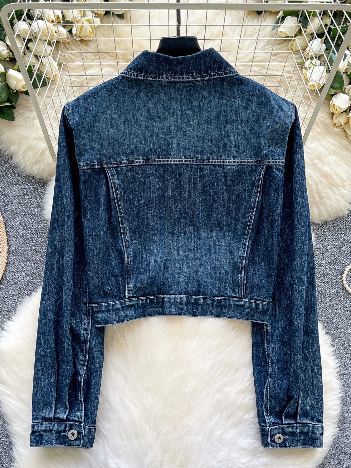 เสื้อแจ็คเก็ตยีนส์สไตล์เรโทรสำหรับผู้หญิง แฟชั่นเก๋ไก๋ลำลอง แขนยาว สีน้ำเงินเมทัลลิก ลุควินเทจ ระบายอากาศได้ดี ผลิตจากโพลีเอสเตอร์