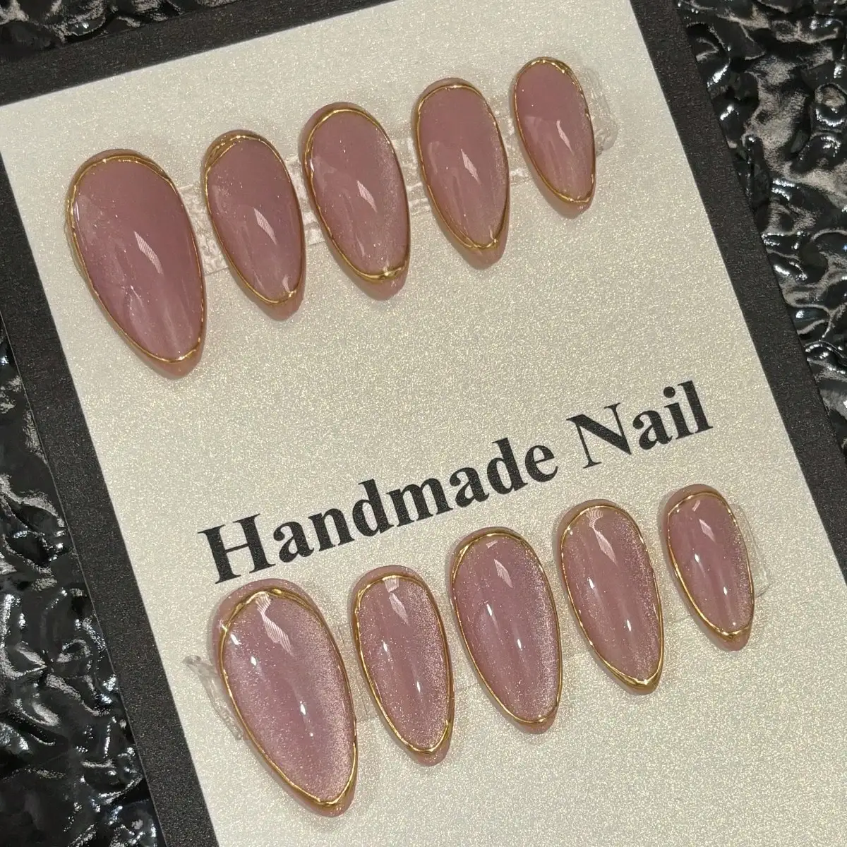 10 pièces d'ongles œil de chat à paillettes violettes en forme d'amande faits à la main avec contours de cercle doré, simples, à la mode et