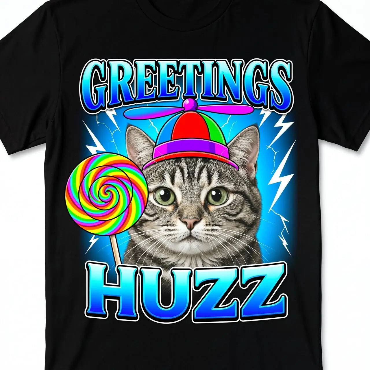 Camiseta gráfica Y2K Harajuku gótica 100% algodón con diseño divertido de gato Huzz Tabby, camiseta con estampado de gato lindo con sombrero de hélice, espiral arcoíris, piruleta, rayo, fondo azul, estilo bootleg vintage, camiseta informal unisex de manga corta con estampado de meme y estilo streetwear.
