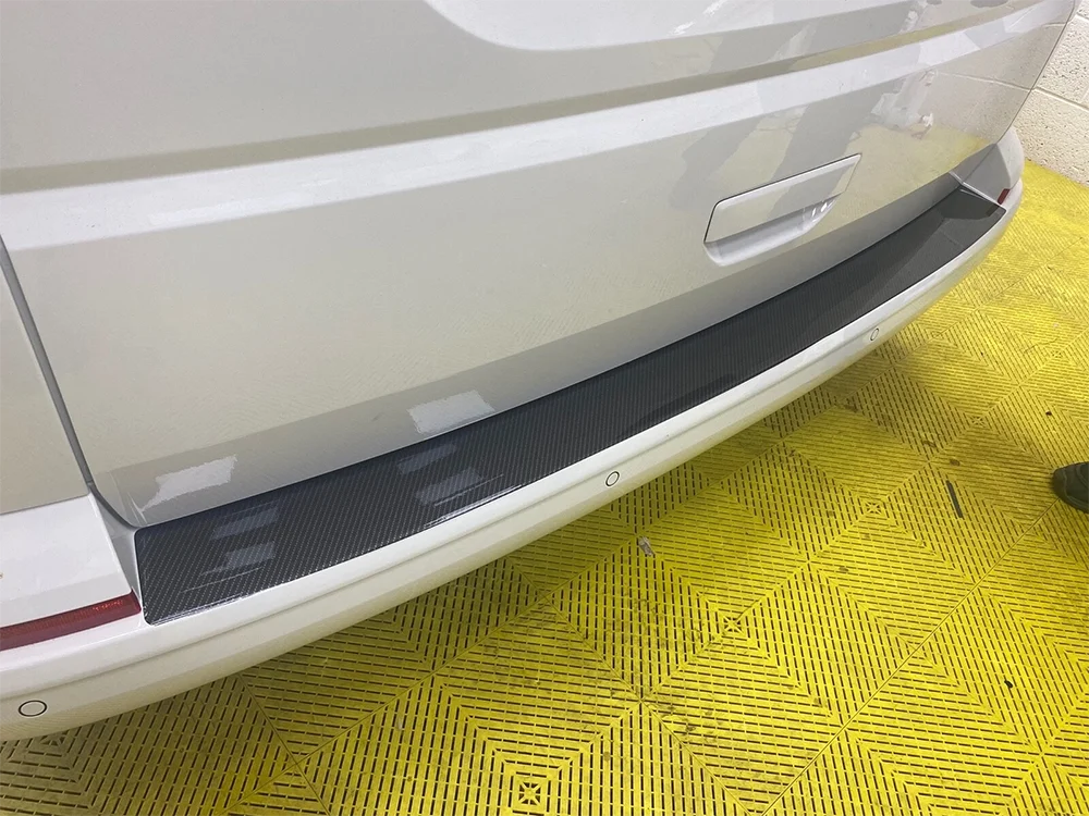 Rear Trunk Guard Plate Sticker Car Rear Bumper Trim Anti-Kicked Scratch Protection Sticker Carbon Fiber Film For VW T5 T6 ﻿