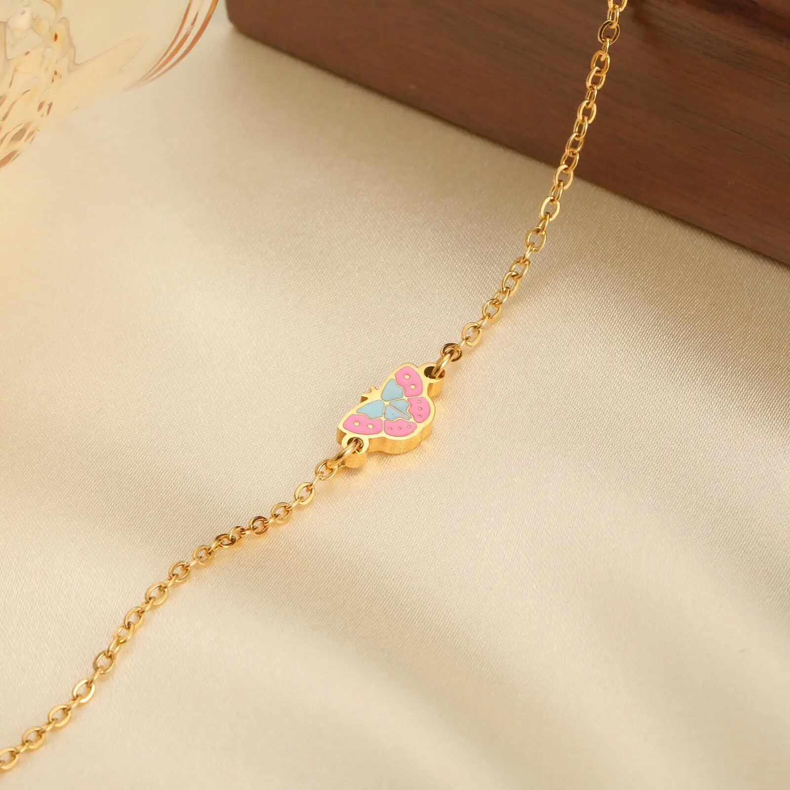 سوار على شكل فراشة للأطفال الأولاد والبنات، أساور من الفولاذ المقاوم للصدأ باللون الذهبي، هدية عيد ميلاد لحفلات الأطفال، لا تسبب الحساسية