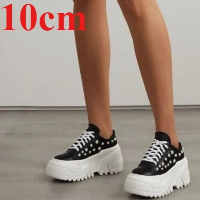 

Женская дизайнерская обувь из натуральной кожи на толстой подошве 10 см с жемчужным декором, увеличивающая рост, модная повседневная обувь для колледжа