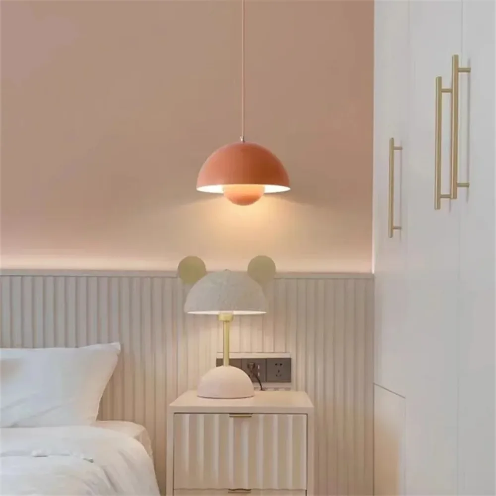 Lampe LED Suspendue en Métal, Design Moderne, Luminaire Décoratif d'Nik, Idéal pour une Salle à Manger, un Café ou une Maison