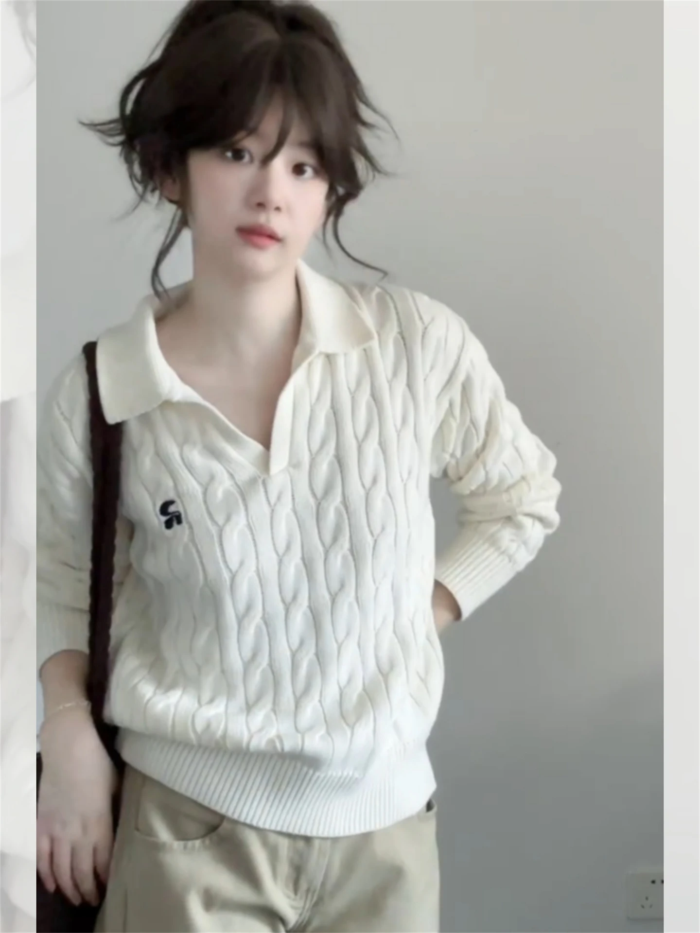 한국 스타일 니트 화이트 트위스트 폴로 셔츠 여성용 초가을 레이지 턴다운 칼라 탑 편안한 루즈핏 보온성