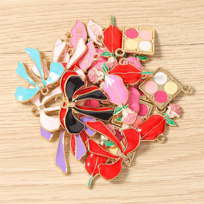 10 Stück niedliche, gemischte Emaille-Anhänger mit roten Lippen und Schleifenmotiven zum Basteln von Schmuck, Ohrringen, Halsketten, Armbändern und für DIY-Bastelarbeiten. – Detail 3