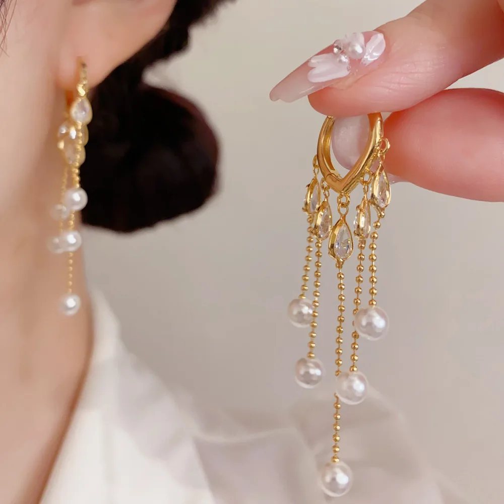 Flowing Tassel Cascading Drop Dangle Accents Creating Dynamic Motion Grace Appropriate For Splendid Evening Banquet Parties