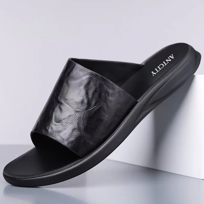 Summer New Men Real Leather One Word Outdoor Slippers Soft Sole Non Slip Breathable High Quality Beach Slippers Sandals