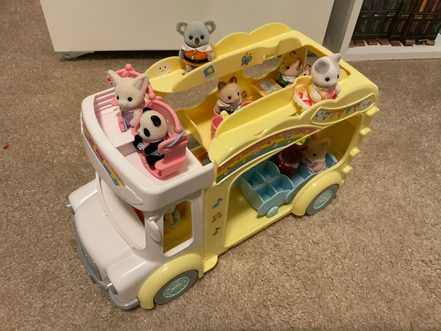 실바니안 패밀리 레인보우 펀 유치원 버스 액세서리 역할 놀이 인형 집 어린이용 미니어처 자동차 장난감 소녀 선물