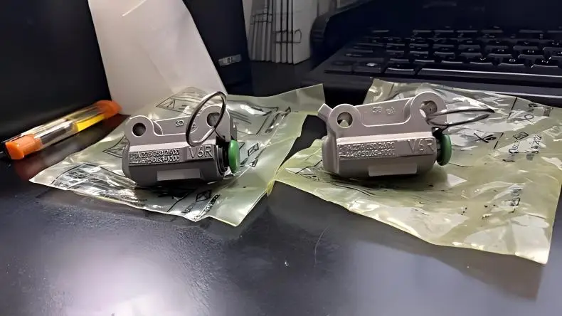 

A2760502500 A2760502600 Left / Right Timing Chain Tensioner For Mercedes Benz S204 C218 W213 X166 C292 X204 W251 W222 C217 R231