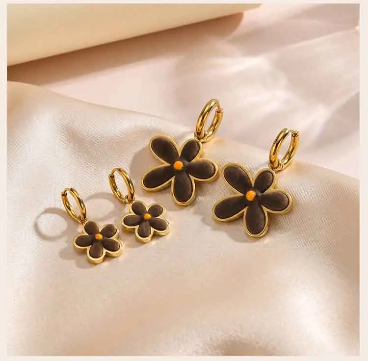 Y2K Blumen-Creolen für Damen und Mädchen, mit geflocktem Gänseblümchen-Anhänger, hypoallergener Edelstahl, modischer Schmuck – Detail 4