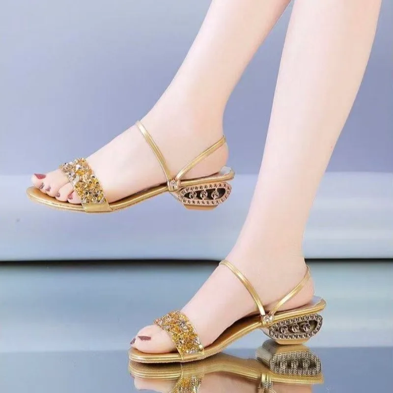 

New Women Sandals Summer Fashion Elegant Non-Slip Women Shoes Rivet Rhinestone Low Heels Sandals Crystal luxury Ladies Slippers