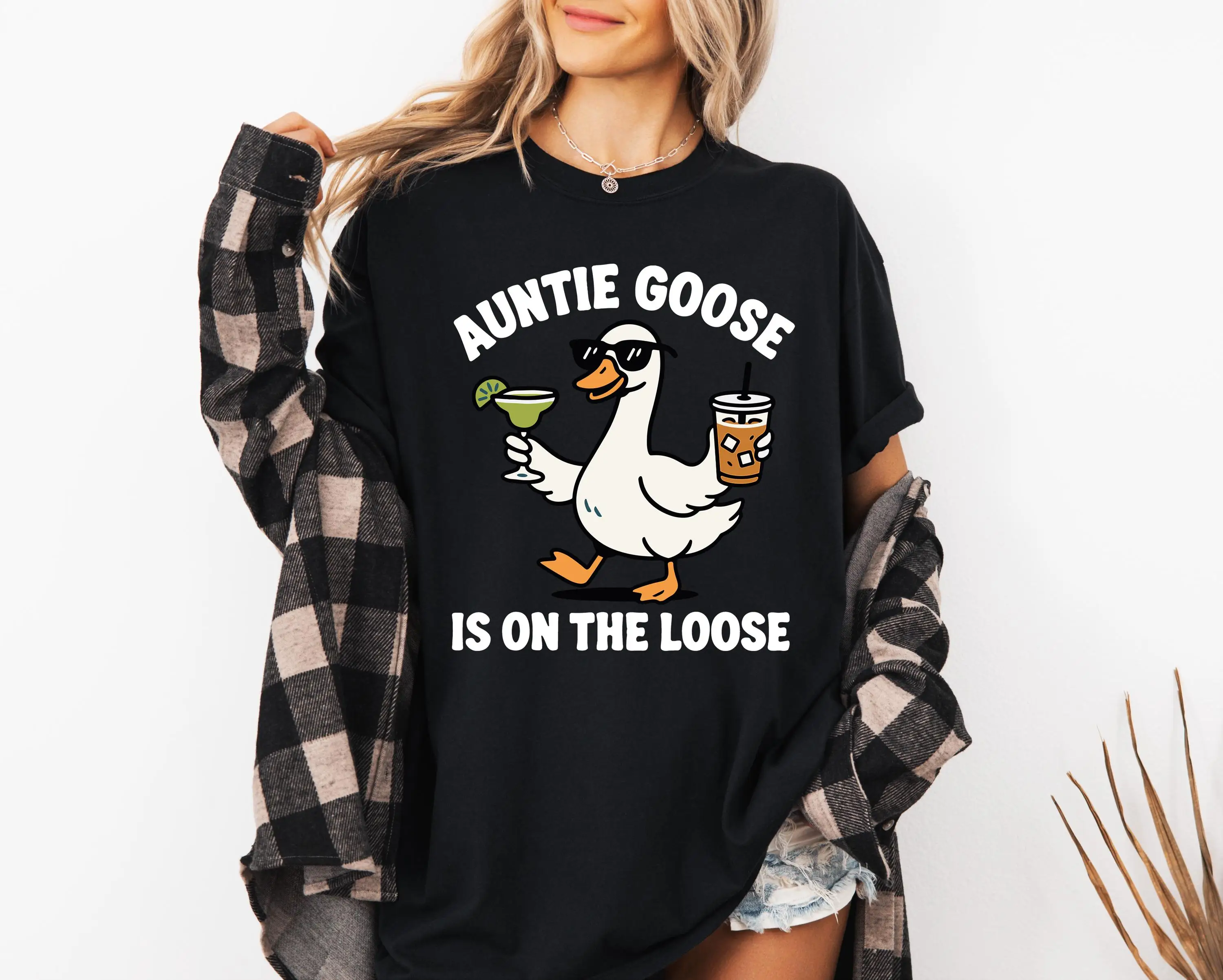 Auntie Goose Is on The Loose Shirt, Funny Silly Goose Tee, Cool Aunt Gift, Chaos Auntie T-Shirt, Relatable Tee