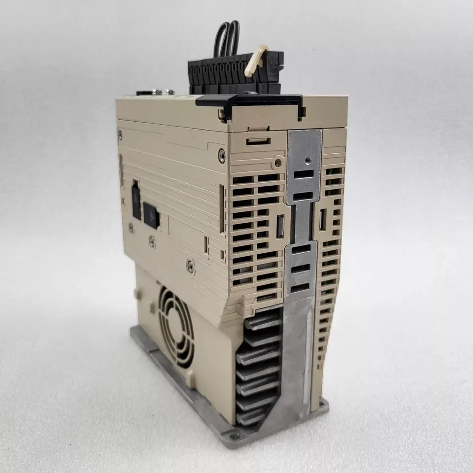 New SGDV-7R6A01A Servopack Servo Driver SGDV7R6A01A
