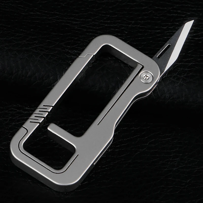 

Titanium Alloy Keychain with Knife, Multifunctional EDC Tool, Out of the Box, Men's Car Keychain, Practical Carabiner