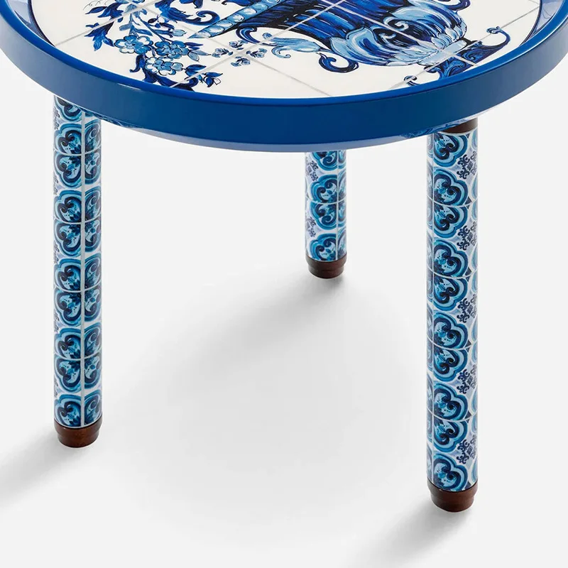 고급스럽고 심플한 커피 테이블