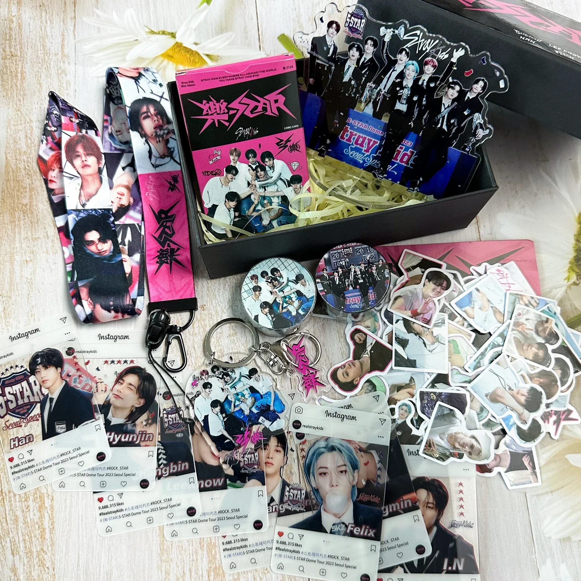 Imagem -04 - Kpop Fotocards Gift Box Grupo Rockstar Novo Álbum Cartão Lomo Adesivos Cordão Chaveiros Fãs Presentes