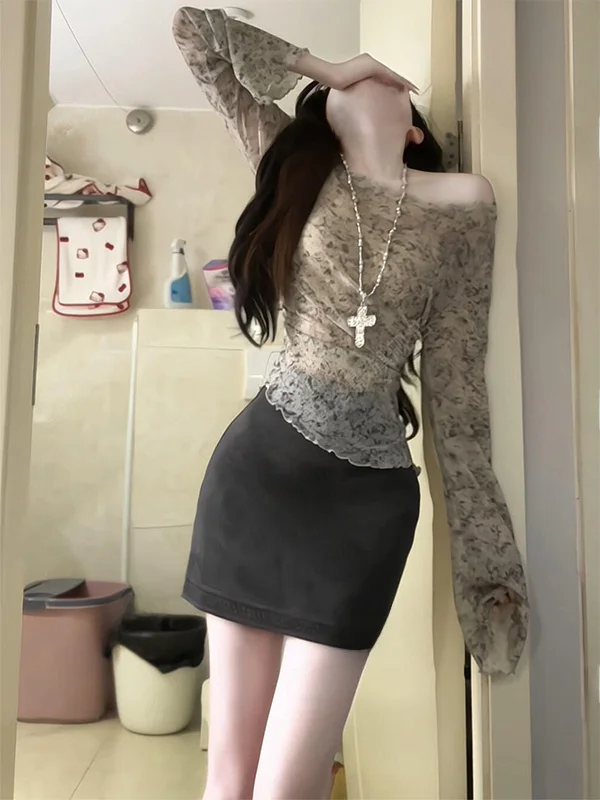 

Женская футболка в американском стиле с эффектом омбре, открытыми плечами, длинными рукавами и сетчатыми вставками, осенне-зимняя новинка, с эффектом коррекции талии, асимметричным подолом, облегающая.