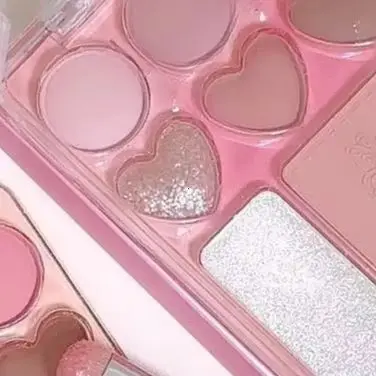 Paleta de Sombras y Rubores Coreanos de 8 Colores: Brillante Perlado, Mate, Rosa Durazno, Rosa Naranja e Iluminador