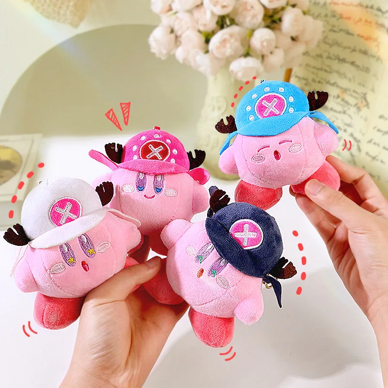 

Милый плюшевый брелок Кирби в стиле Чоппера: плюшевая кукла-подвеска в той же шляпке и одежде, аксессуар для сумки, украшение для рюкзака, прекрасный детский подарок