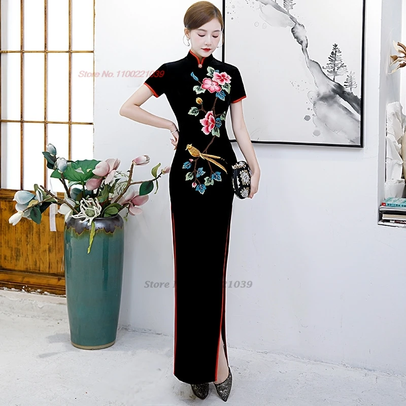 

Китайское винтажное платье 2025 года, улучшенное вечернее платье Cheongsam, бархатное Ципао, национальное платье с цветочной вышивкой, сценическое платье