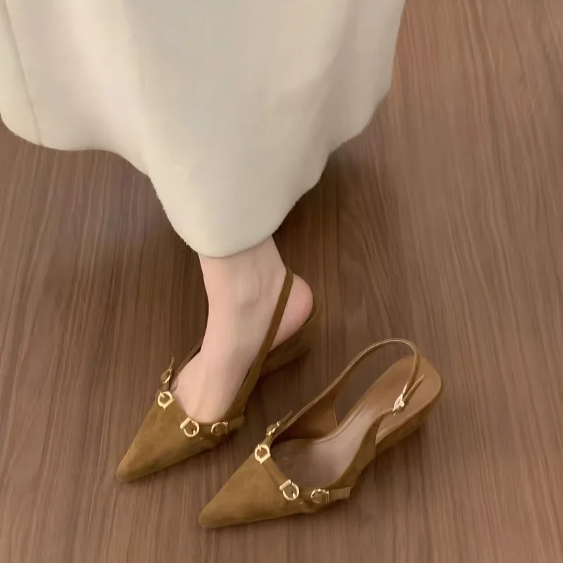 Zapatos de Tacón de Cuña Elegantes para Mujer Sandalias Slingback de Punta Fina Salones de Gamuza con Hebilla Calzado de Verano para Oficina y Fiesta Moda Francesa Retro 2026