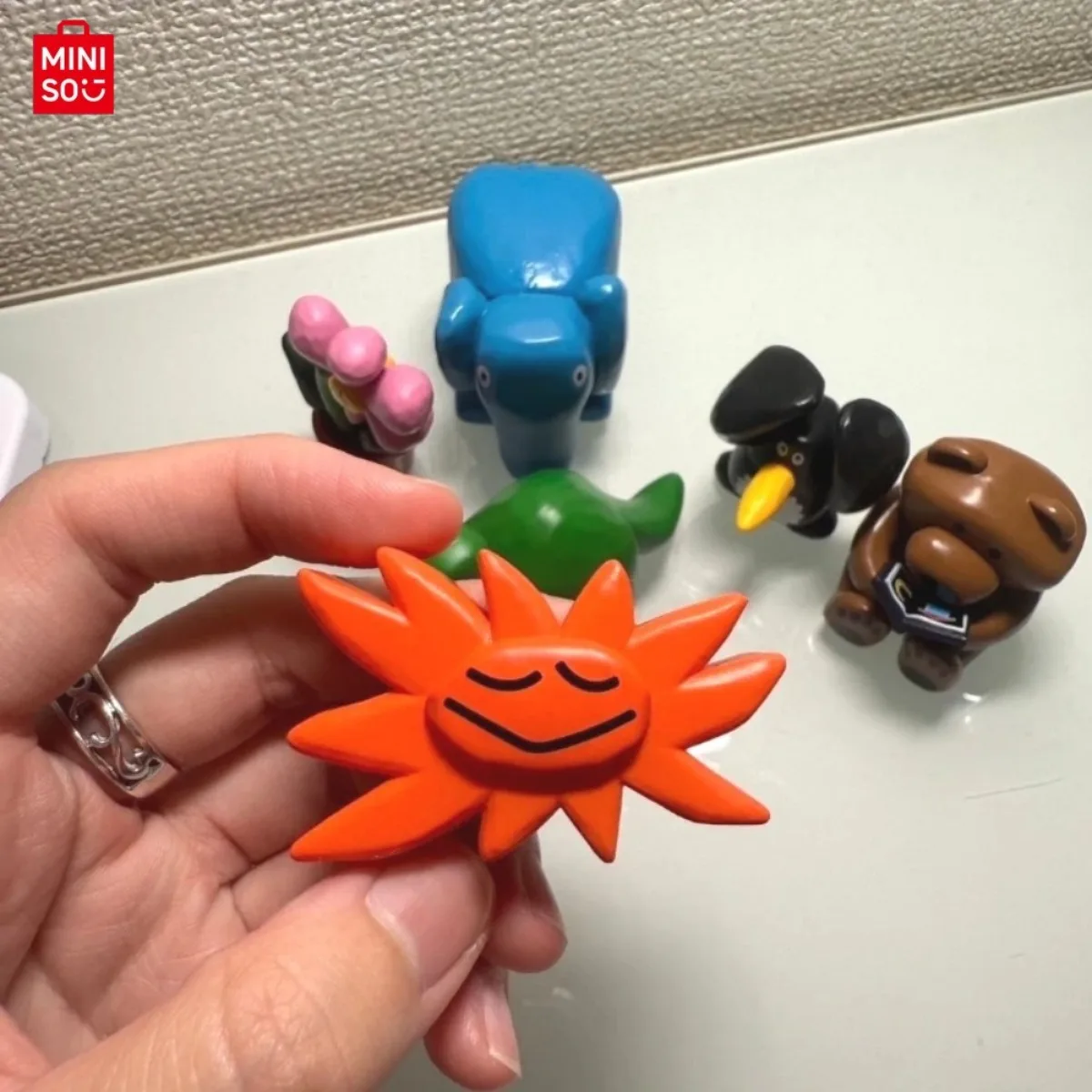 MINISO Blind Box Tajemnicza Figurka Maskotka Kwiatowy Miś Pingwin Dekoracja Klasowa Ozdoba na Biurko Kolekcja Artystyczna Prezent Urodzinowy
