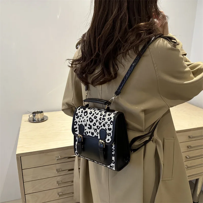 2025 summer new style niche and simple unique texture and personality backpack stylish and fashionable women's backpack
