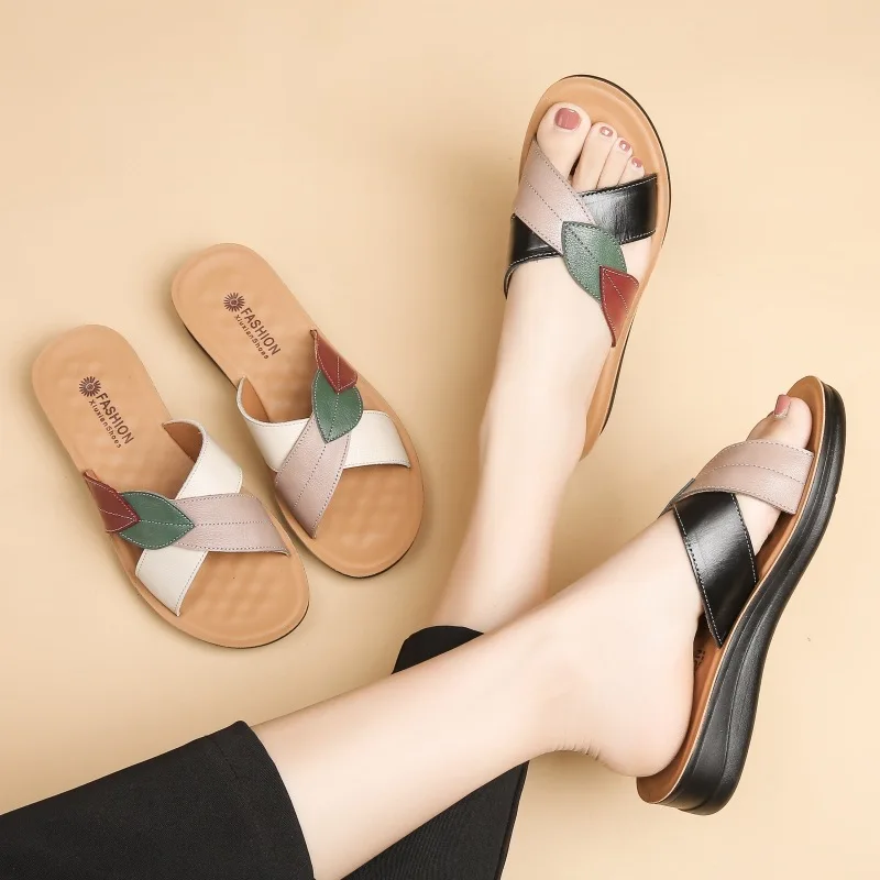 2024 Summer new mother Sandals elderly flat Soft bottom comfortable Ladies Sandals large size pregnant women slippers