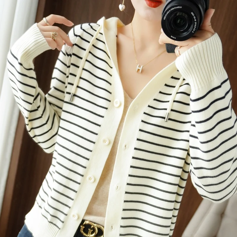 2025 الكلاسيكية شريط مقنعين الصوف سترة المرأة الحياكة الدافئة سترة فضفاضة واحدة الصدر الديكور عالية الجودة الأساسية القمم #4