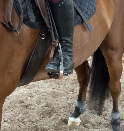 مسند للقدمين شبكي من الألومنيوم مضاد للانزلاق لركاب الحصان