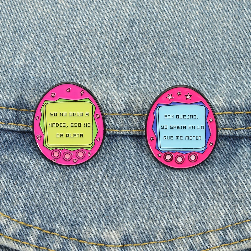 Niedliche Haustierspiel-Emaille-Anstecknadeln, lustige spanische Zitate, Broschen, Anstecknadeln, Cartoon-Lifestyle-Schmuck, Geschenk für Freunde