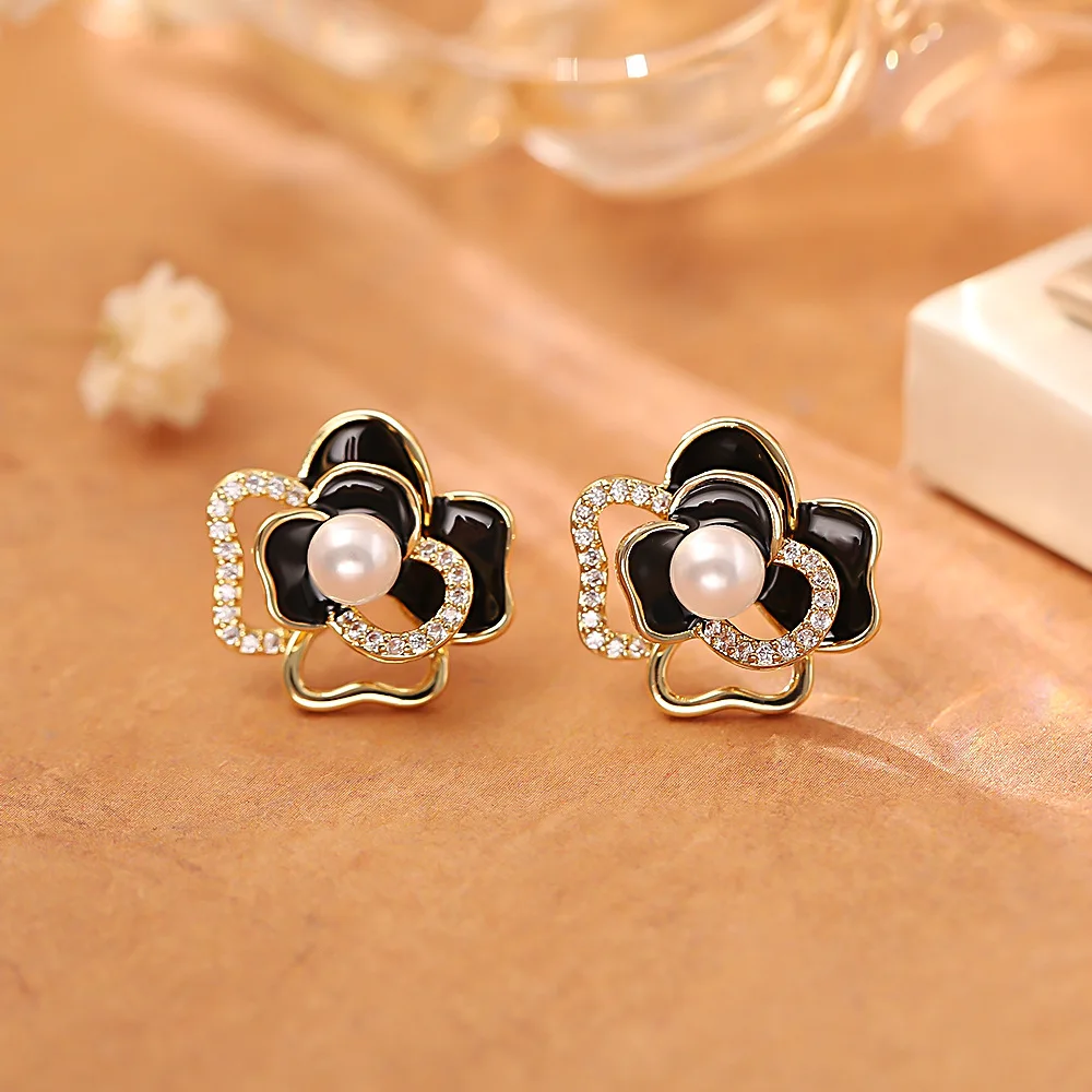 

Retro black camellia zircon earrings, high-end exquisite and elegant pearl flower earrings, niche light luxury earrings