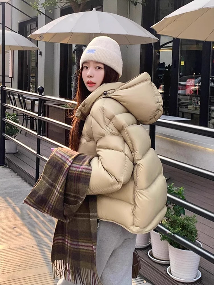 

Модная короткая женская зимняя куртка-пуховик с капюшоном, новинка, утепленная, больших размеров, в корейском стиле