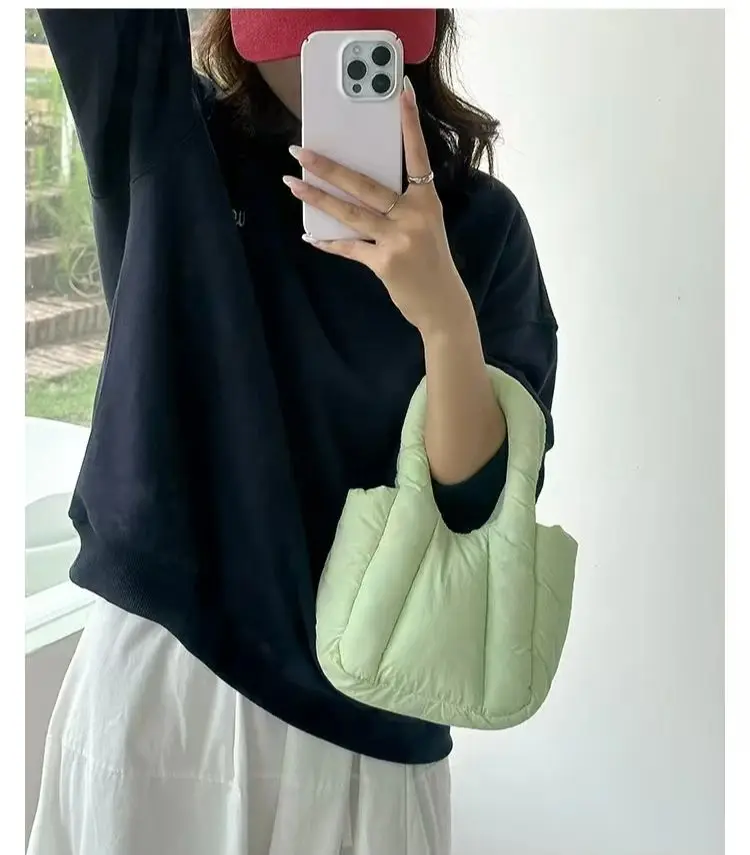 Bolso cuadrado pequeño, lindo y suave bolso de cadena exquisito y versátil bolso cruzado personalizado y moderno bolso de viaje bolso de regalo para niña linda nuevo diseño de nicho de estilo coreano bolso nube bolso