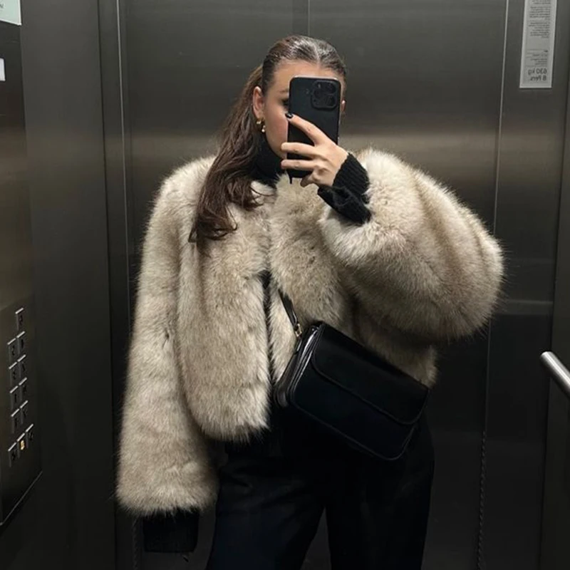 Luxury Designer Gardient Cropped Faux Fur Coat Women 2023 Winter Street Iconic Brand Fashion Fluffy Short Fur Jacket Overcoats