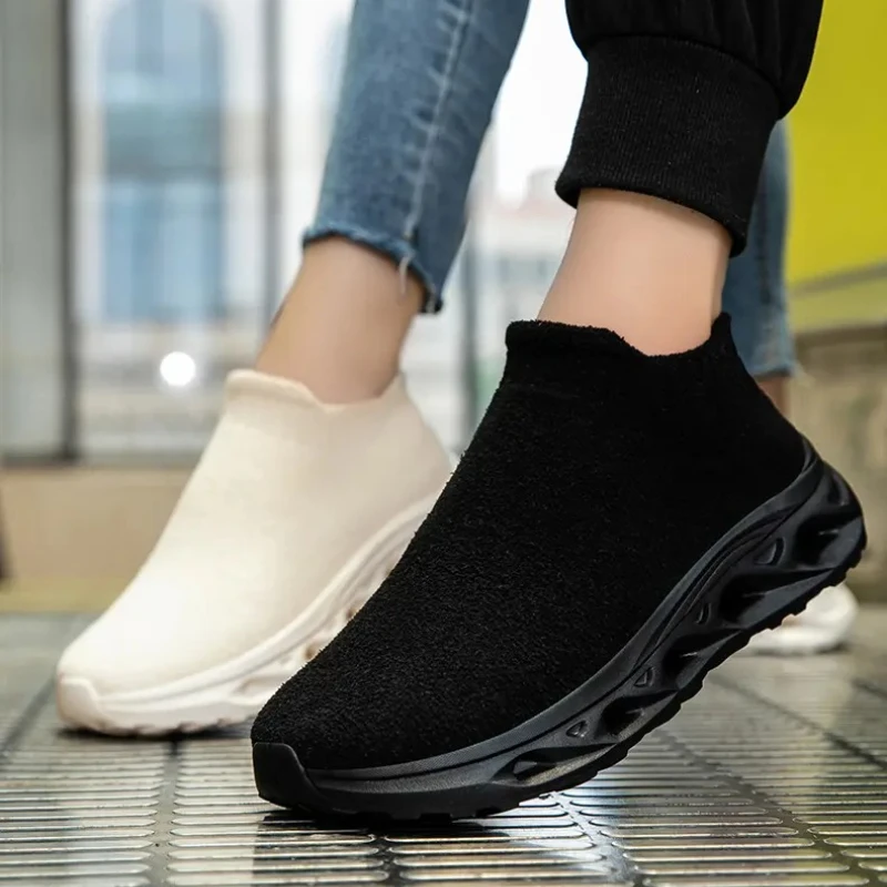 

Breathable Men Casual Shoes 2025 Lightweight Male Vulcanized Shoes Outdoor Platform Men's Soft Mesh Flats Non-slip Sneakers