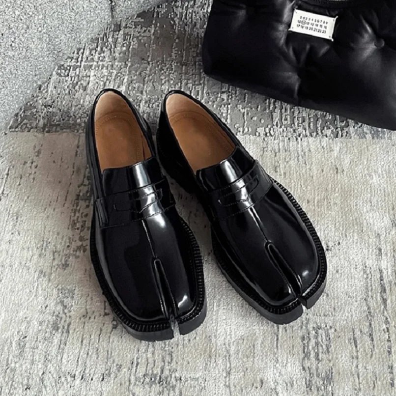 

Classical Female Tabi Loafers Grain Leather Cowhide Breathable Casual British Japanese Style Shoes