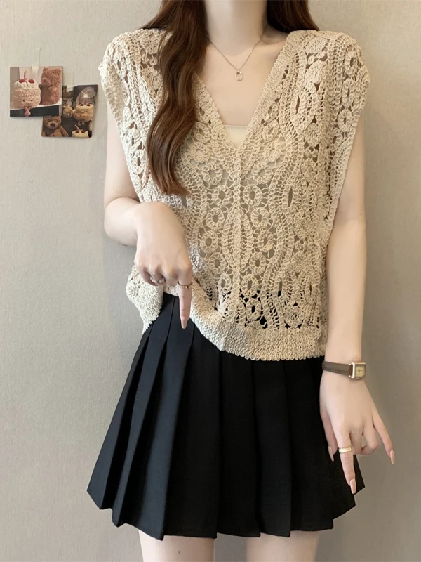 Lace Hollow out V-Neck Tank Top Women's Oversize Summer Short Sleeveless Clothing Hollow Flower Embroidery Fashionable plus Size