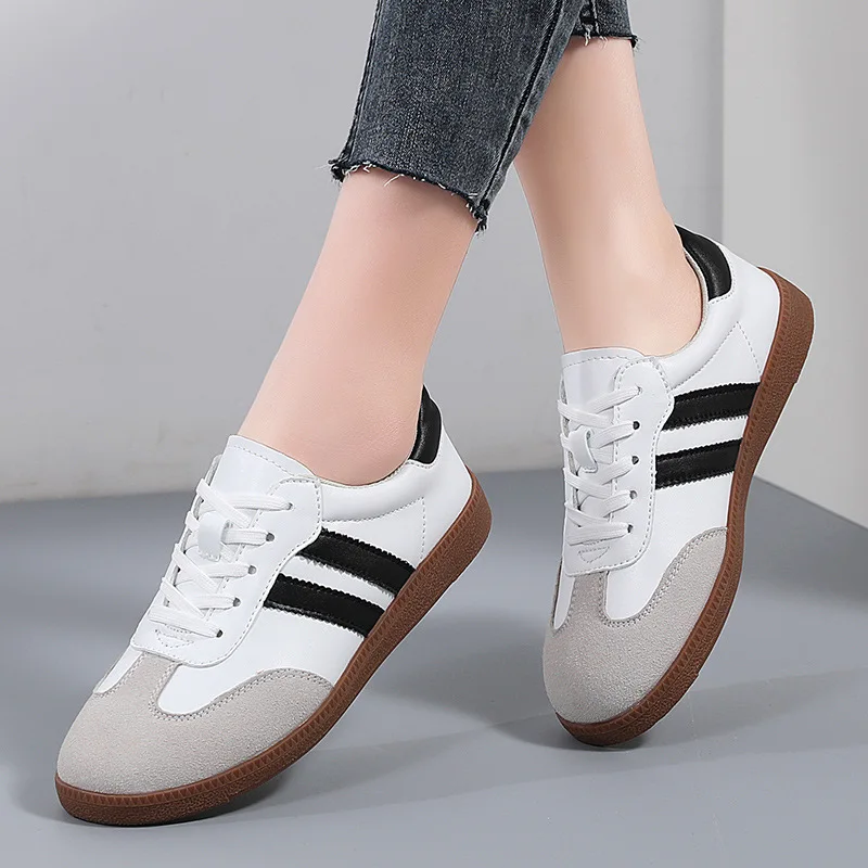 Flat Luxury Shoes Women 2024 Autumn New Classic Ladies Sneakers Women Leather Retro Low Cut Lace -up Casual Round Toe Grey White