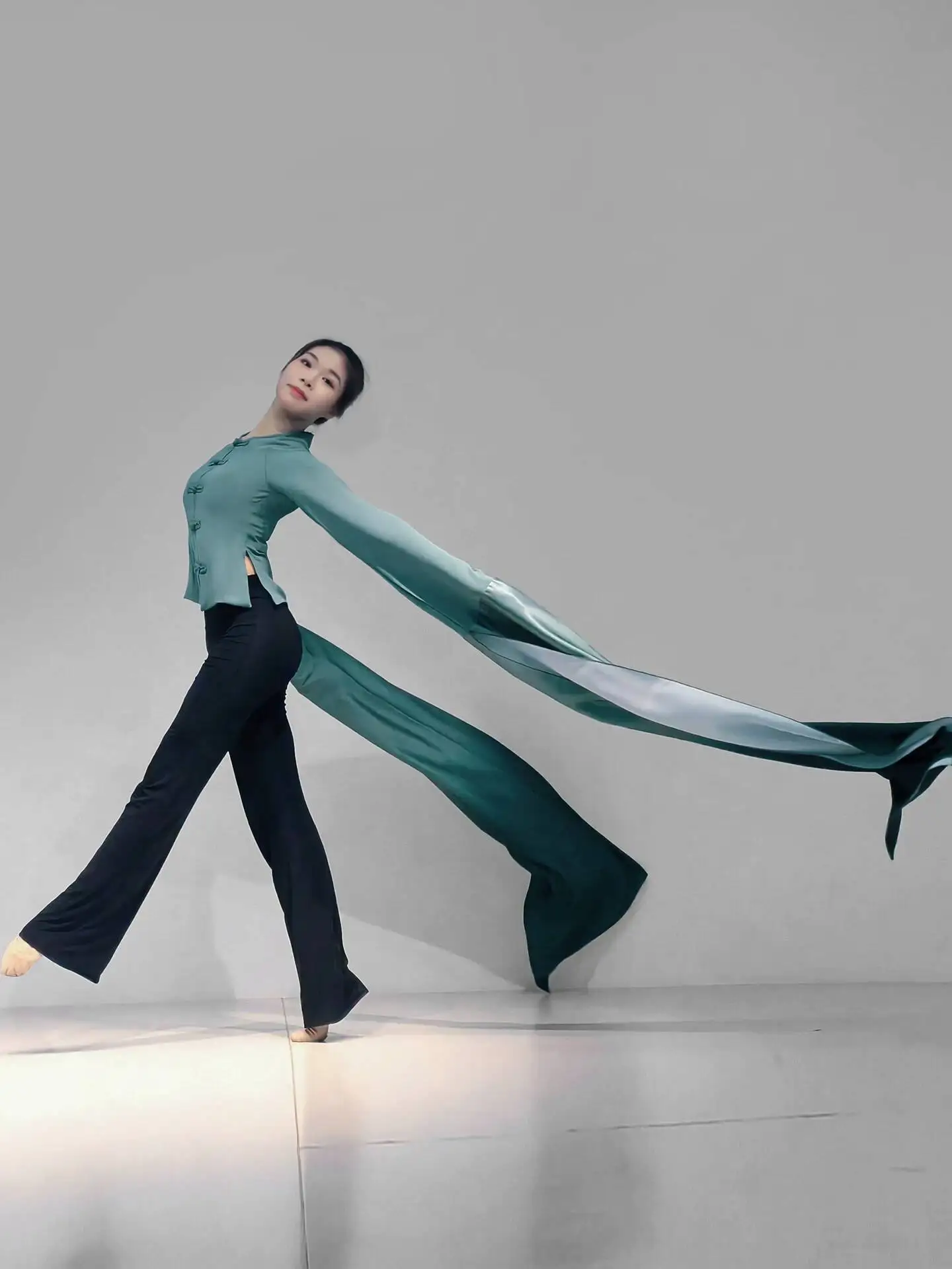 Classical Dance Water-sleeve Costume Chinese Traditional Opera Performance Attire Body-movement Ceremonial Sleeve Dance
