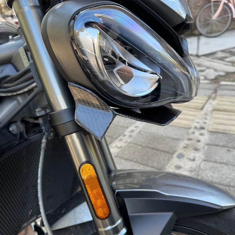 Carbon Fiber Motorcycle Exposed Front Spoiler Winglet Aerodynamic GP Wing Kit Spoiler New Suitable for Triumph Street Triple 765 4