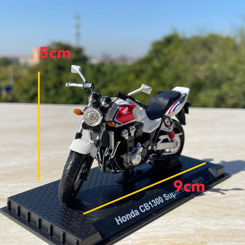 1:24 HONDA CB1300 Super Four 2011 Alloy Sports Motorcycle Model Diecast Metal Track Racing Motorcycle Model Simulation Kids Gift